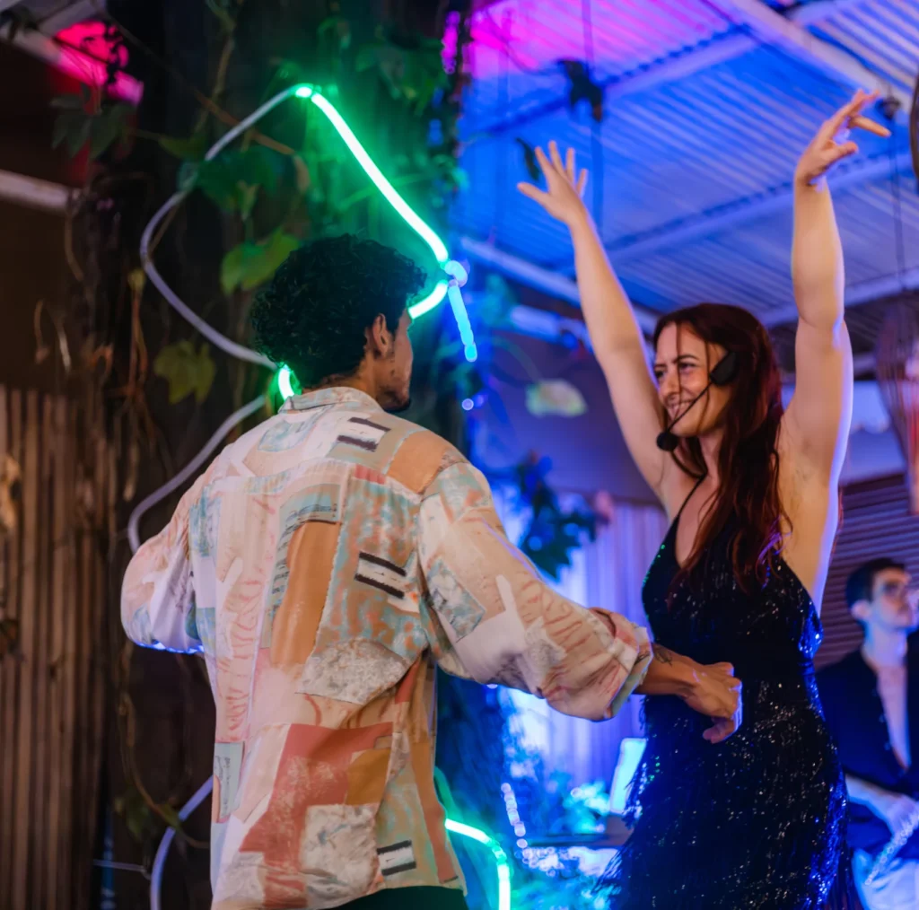 Presentación en vivo de salsa y shows de baile caribeño en Limón Costa Rica.