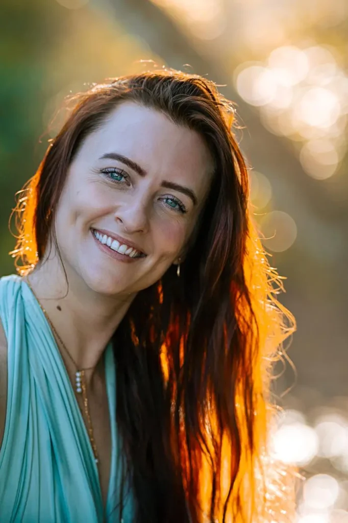 Retrato oficial de Hannah Isabel Wiskerchen, artista multidisciplinaria y cofundadora de Azúcar Club.