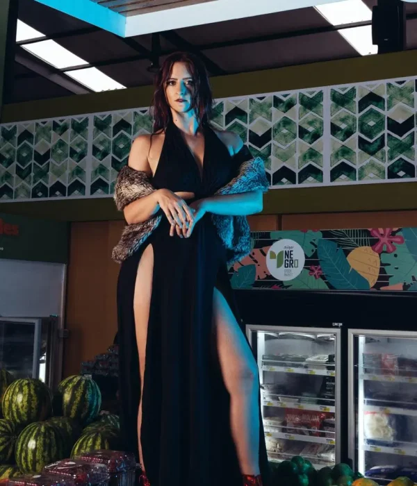 sabel Wiskerchen durante una producción cultural de las Noches de Azúcar en el Caribe Sur.